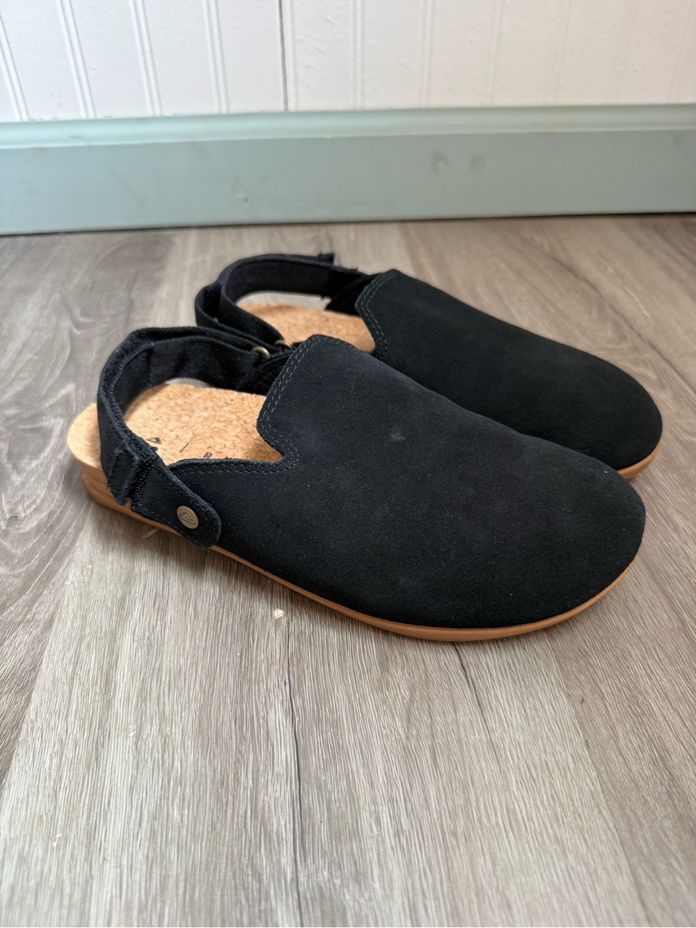 Reef Cushion Sage Suede Clogs size 6